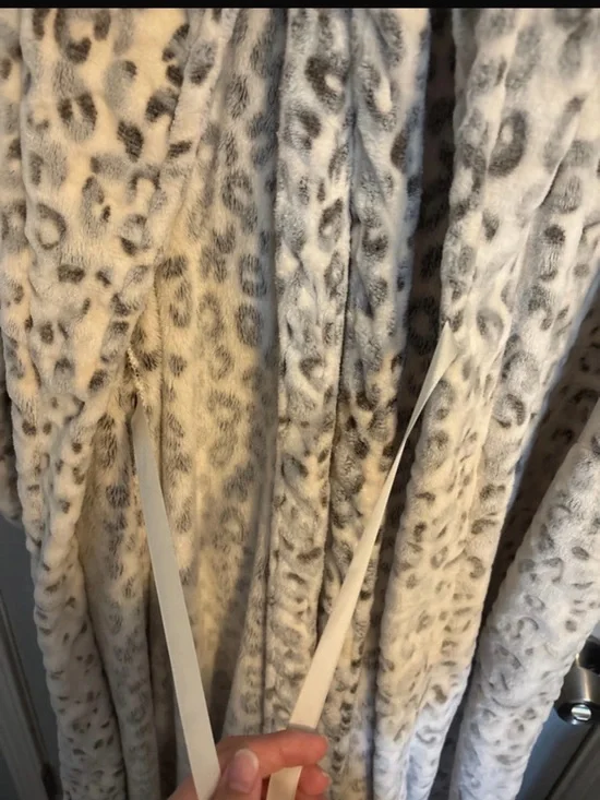 Robe - Picture 6 of 7